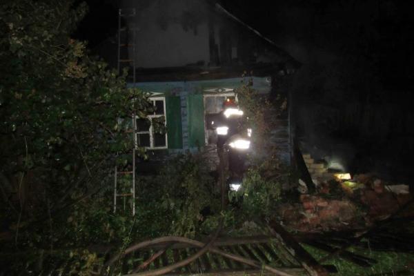 В Лисичанске сгорел частный дом В Лисичанске сгорел частный дом