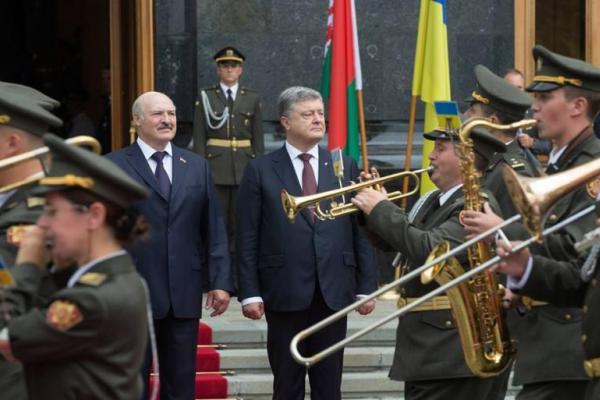 Проходит встреча Порошенко с Президентом Беларуси Проходит встреча Порошенко с Президентом Беларуси