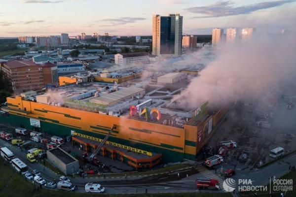 Масштабный пожар в Москве: горел торговый центр, внутри которого находилось 3 тысячи человек Масштабный пожар в Москве: горел торговый центр, внутри которого находилось 3 тысячи человек