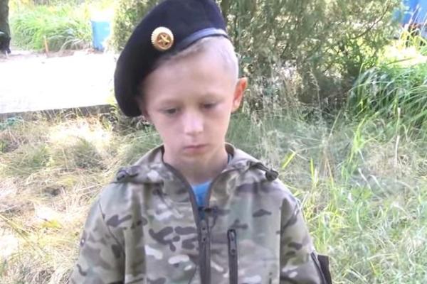 "Счастливое" детство: в "ЛНР" детей учат воевать и ненавидеть Украину "Счастливое" детство: в "ЛНР" детей учат воевать и ненавидеть Украину