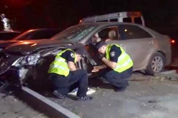 В Одессе взорвали автомобиль экс-депутата В Одессе взорвали автомобиль экс-депутата