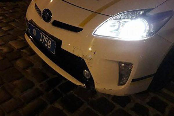 Во Львове полицейские сбили девушку на пешеходном переходе Во Львове полицейские сбили девушку на пешеходном переходе