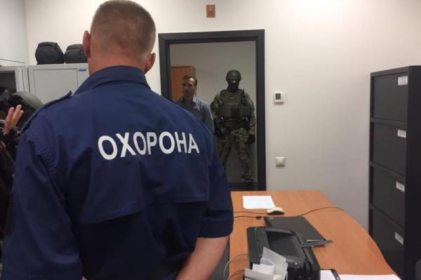 Силовики проводят обыск в офисах столичного ТРЦ "Гулливер" Силовики проводят обыск в офисах столичного ТРЦ "Гулливер"