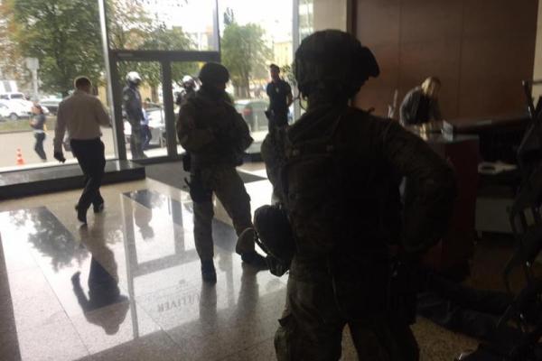 Силовики проводят обыск в офисах столичного ТРЦ "Гулливер" Силовики проводят обыск в офисах столичного ТРЦ "Гулливер"