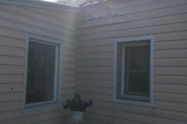 На Луганщине в результате обстрелов боевиков повреждены жилые дома в Золотом