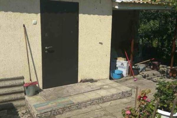 На Луганщине в результате обстрелов боевиков повреждены жилые дома в Золотом