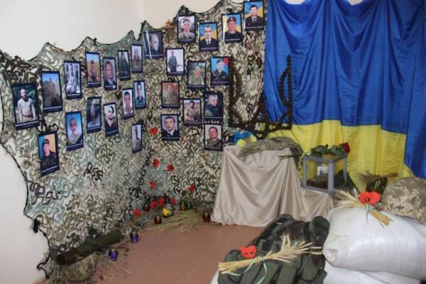 Торецк отмечает третью годовщину освобождения от боевиков: жители не сдерживают слез Торецк отмечает третью годовщину освобождения от боевиков: жители не сдерживают слез