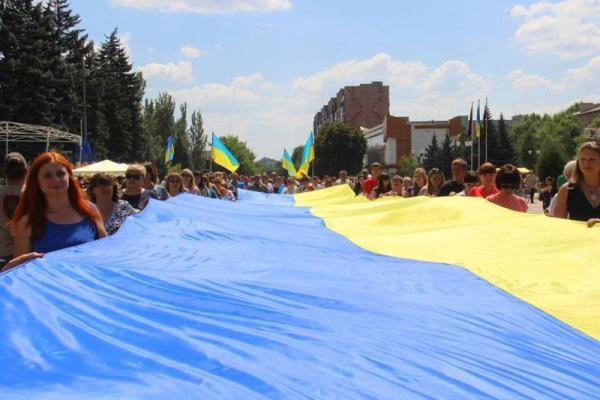 Торецк отмечает третью годовщину освобождения от боевиков: жители не сдерживают слез Торецк отмечает третью годовщину освобождения от боевиков: жители не сдерживают слез