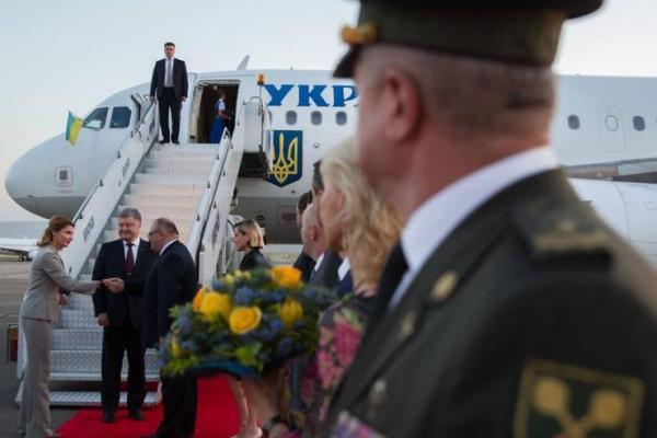 Порошенко начал государственный визит в Грузию Порошенко начал государственный визит в Грузию