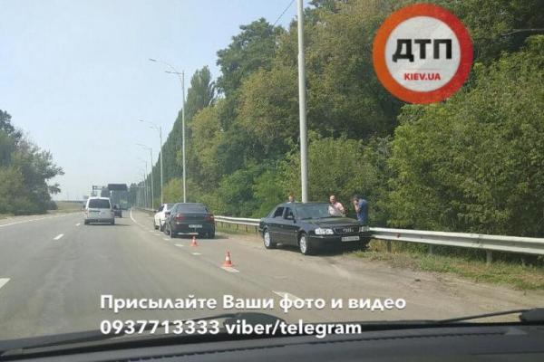 Под Киевом произошло серьезное ДТП: столкнулись Ниссан и Рено, есть пострадавшие Под Киевом произошло серьезное ДТП: столкнулись Ниссан и Рено, есть пострадавшие