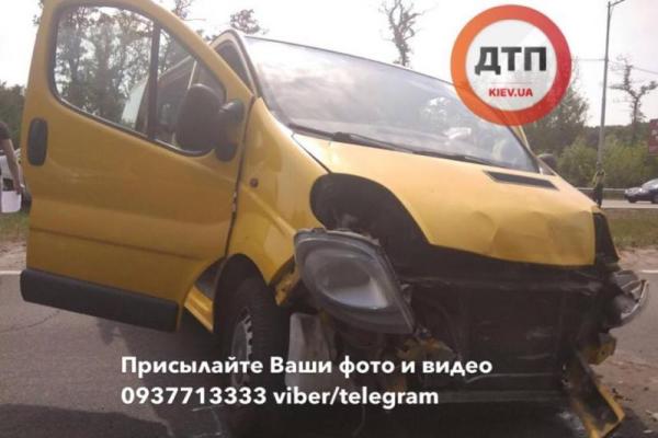 Под Киевом произошло серьезное ДТП: столкнулись Ниссан и Рено, есть пострадавшие Под Киевом произошло серьезное ДТП: столкнулись Ниссан и Рено, есть пострадавшие