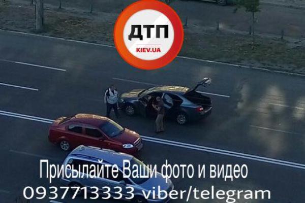 В Киеве авто сбило велосипедиста, пострадавший госпитализирован В Киеве авто сбило велосипедиста, пострадавший госпитализирован