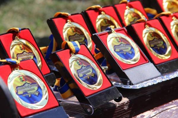 Торецк отмечает третью годовщину освобождения от боевиков: жители не сдерживают слез Торецк отмечает третью годовщину освобождения от боевиков: жители не сдерживают слез