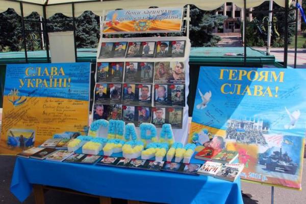 Торецк отмечает третью годовщину освобождения от боевиков: жители не сдерживают слез Торецк отмечает третью годовщину освобождения от боевиков: жители не сдерживают слез