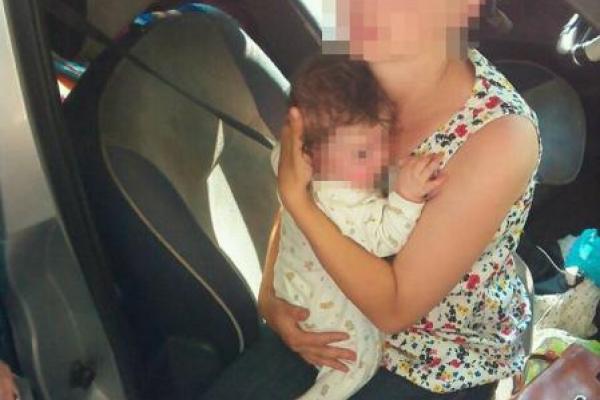 В Ровно нерадивая мать оставила младенца в машине на жаре В Ровно нерадивая мать оставила младенца в машине на жаре