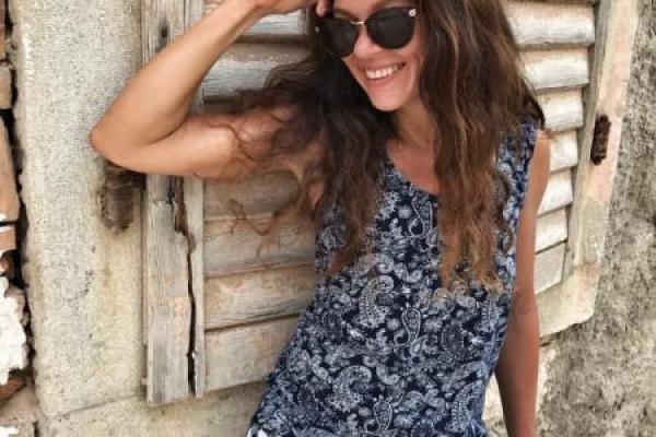 Руслана в коротких шортах устроила нежную фотосессию Руслана в коротких шортах устроила нежную фотосессию