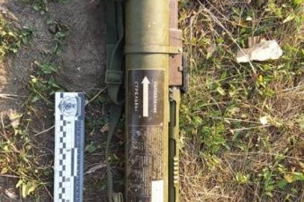 На обочине дороги под Лисичанском нашли арсенал боеприпасов