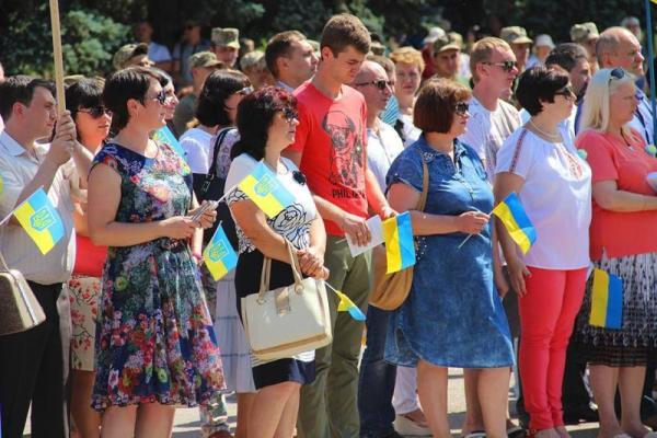 Торецк отмечает третью годовщину освобождения от боевиков: жители не сдерживают слез Торецк отмечает третью годовщину освобождения от боевиков: жители не сдерживают слез