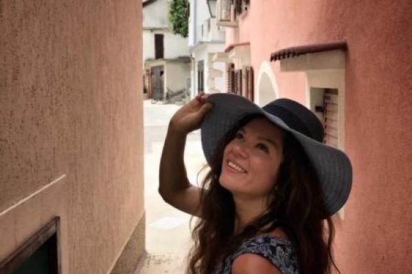 Руслана в коротких шортах устроила нежную фотосессию Руслана в коротких шортах устроила нежную фотосессию