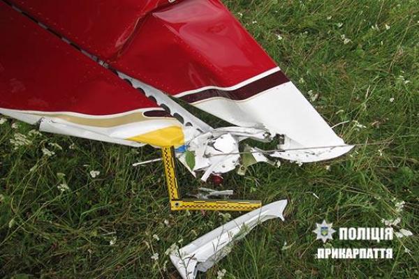 На Прикарпатье во время аварийной посадки самолета получили травмы пилот и два пассажира На Прикарпатье во время аварийной посадки самолета получили травмы пилот и два пассажира