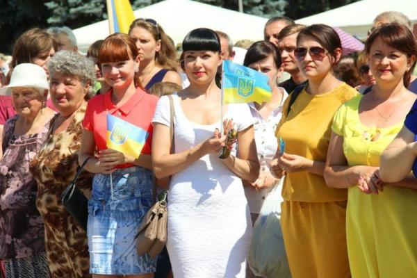 Торецк отмечает третью годовщину освобождения от боевиков: жители не сдерживают слез Торецк отмечает третью годовщину освобождения от боевиков: жители не сдерживают слез