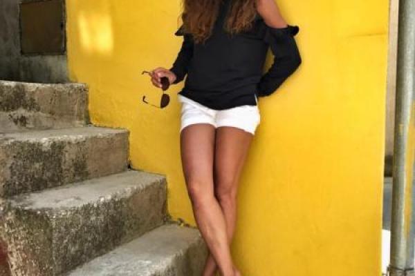 Руслана в коротких шортах устроила нежную фотосессию Руслана в коротких шортах устроила нежную фотосессию