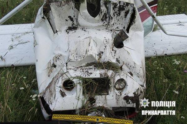 На Прикарпатье во время аварийной посадки самолета получили травмы пилот и два пассажира На Прикарпатье во время аварийной посадки самолета получили травмы пилот и два пассажира
