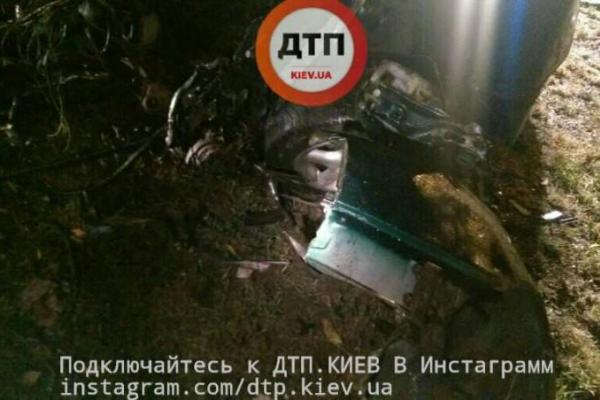 В сети появились фото с места жуткого ДТП в Киеве: пассажиры вылетали из окон