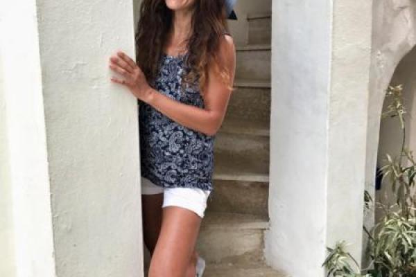 Руслана в коротких шортах устроила нежную фотосессию Руслана в коротких шортах устроила нежную фотосессию