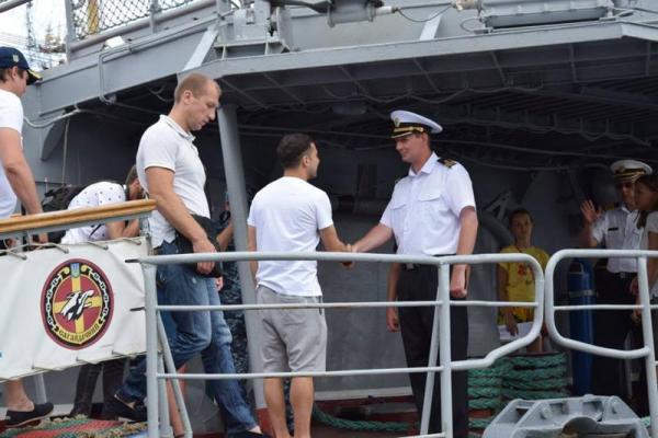Владимир Зеленский и Евгений Кошевой приехали в гости к украинским военным морякам