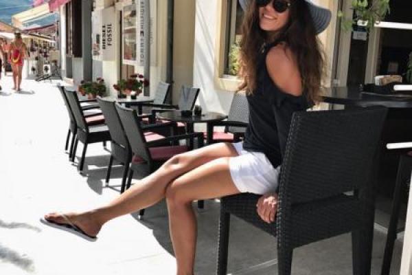 Руслана в коротких шортах устроила нежную фотосессию Руслана в коротких шортах устроила нежную фотосессию