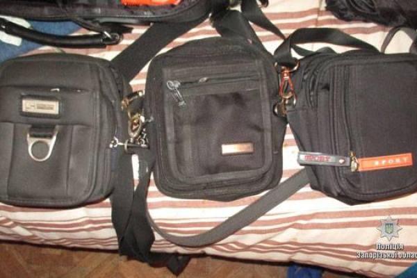 В курортной Кирилловке задержали преступника, который обворовывал отдыхающих В курортной Кирилловке задержали преступника, который обворовывал отдыхающих
