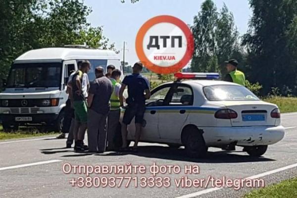 Под Киевом легковушка столкнулась с "Газелью": двое погибших Под Киевом легковушка столкнулась с "Газелью": двое погибших