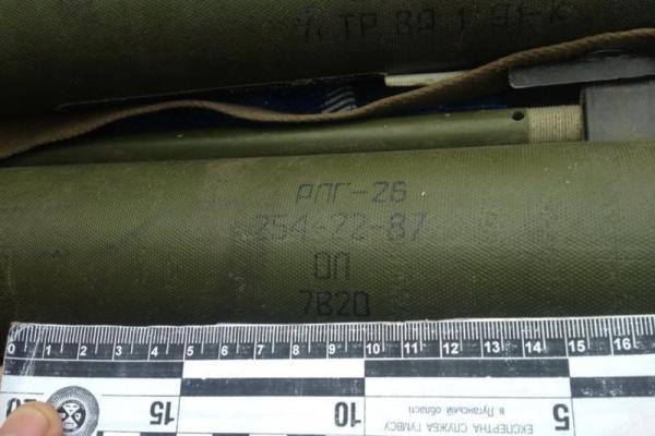 На блокпосту в Лисичанске полицейские обнаружили большой арсенал боеприпасов в автомобиле