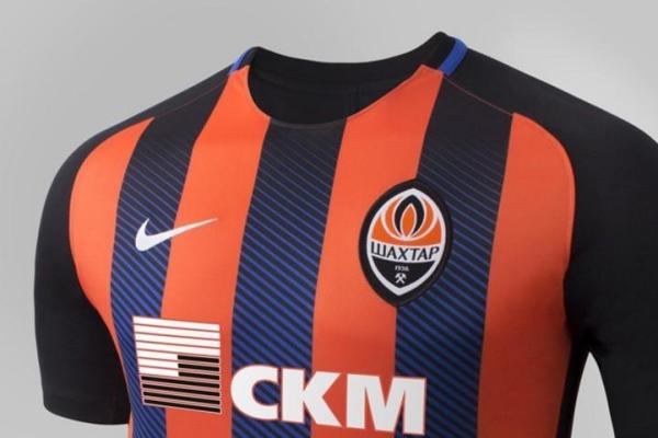 С тоской по «Донбасс Арене»: донецкий «Шахтер» представил новую форму С тоской по «Донбасс Арене»: донецкий «Шахтер» представил новую форму