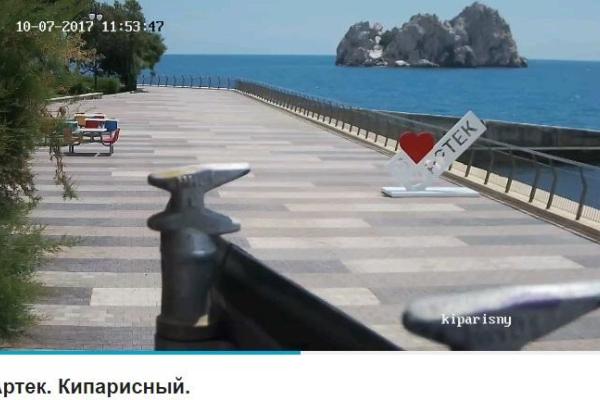 Пик туристического "не сезона": как выглядят пляжи Крыма в середине лета Пик туристического "не сезона": как выглядят пляжи Крыма в середине лета