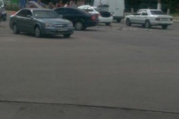 В Луганске прогремели взрывы, боевики сообщают о погибших В Луганске прогремели взрывы, боевики сообщают о погибших