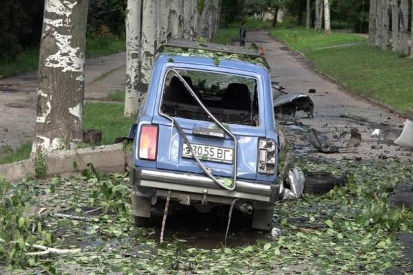 В Луганске прогремели взрывы, боевики сообщают о погибших В Луганске прогремели взрывы, боевики сообщают о погибших