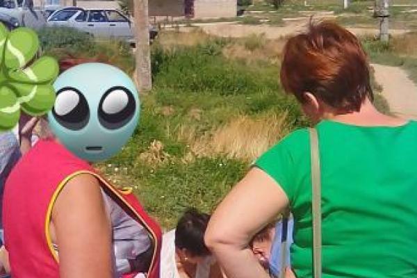 В Армянске в 200 м от больницы на глазах у прохожих умер мужчина, не дождавшись "скорую" В Армянске в 200 м от больницы на глазах у прохожих умер мужчина, не дождавшись "скорую"