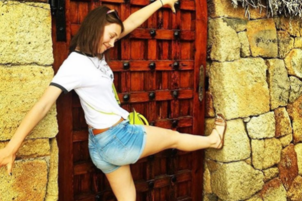 Звезда "Папиных дочек" Катя Старшова отдыхает с родителями в Испании Звезда "Папиных дочек" Катя Старшова отдыхает с родителями в Испании