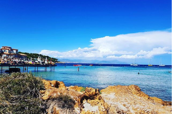 Полина Гагарина впервые улетела на отдых с маленькой дочерью Полина Гагарина впервые улетела на отдых с маленькой дочерью