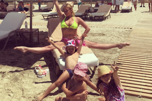 Волочкова показала поклонникам снимки с отдыха в Греции Волочкова показала поклонникам снимки с отдыха в Греции