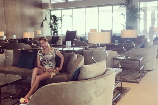 Волочкова показала поклонникам снимки с отдыха в Греции Волочкова показала поклонникам снимки с отдыха в Греции