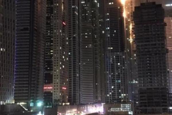 В Дубае загорелся гигантский 79-этажный небоскреб Torch Tower, опубликовано жуткое видео В Дубае загорелся гигантский 79-этажный небоскреб Torch Tower, опубликовано жуткое видео