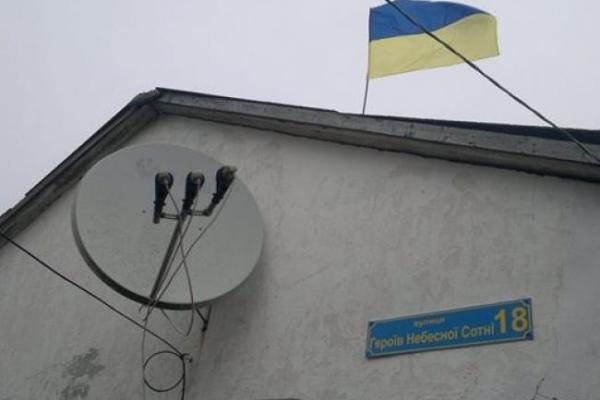 "Не спускал украинский флаг со своего дома": крымского активиста приговорили к тюрьме "Не спускал украинский флаг со своего дома": крымского активиста приговорили к тюрьме