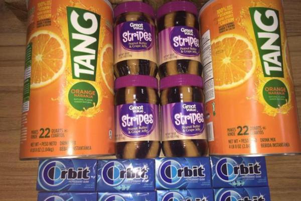 Военным в зону АТО передали "вкусняшки" из США Военным в зону АТО передали "вкусняшки" из США