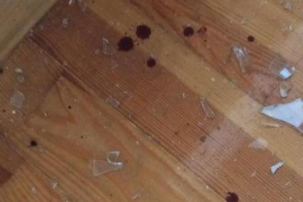 Неизвестные проникли в дом украинского продюсера: разбили окно и оставили следы крови