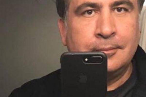 Михаил Саакашвили попытался сделать селфи