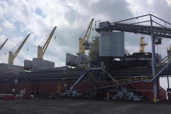 В Украину отправили первую партию угля из США