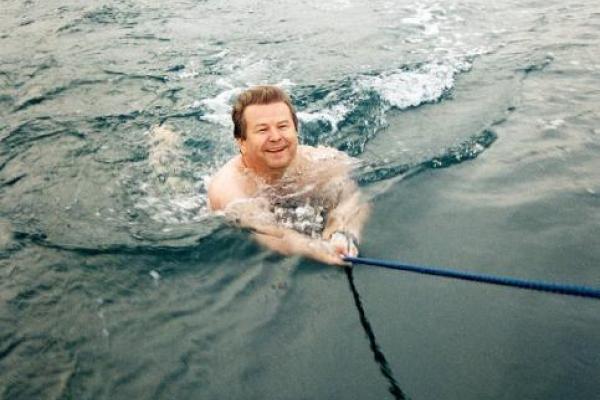 Юный карась: Поплавский взорвал соцсети снимком с отдыха Юный карась: Поплавский взорвал соцсети снимком с отдыха